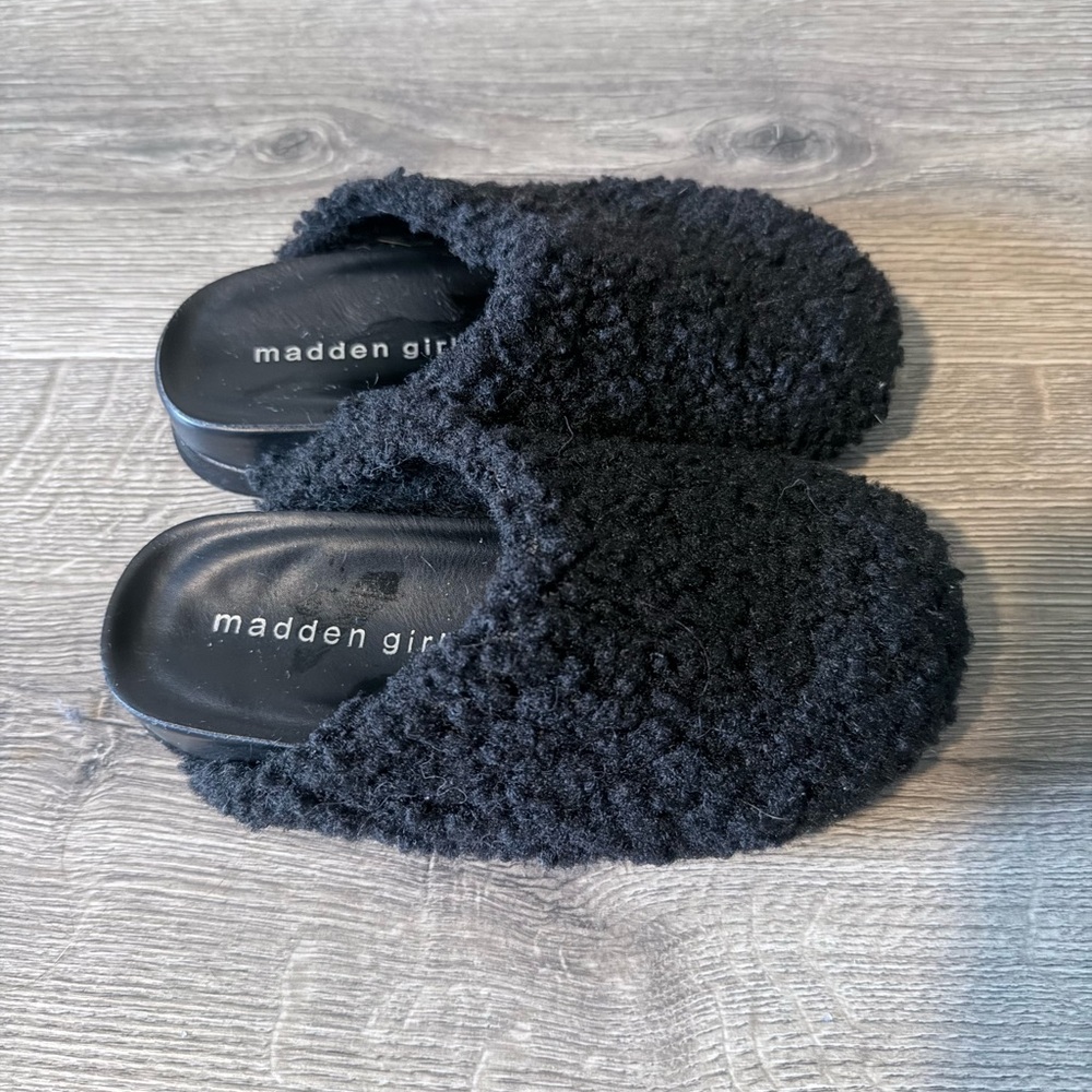 Madden Girl Faux Fur Black Clogs 12